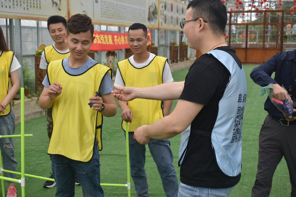 员工拓展培训团结，奏响胜利乐章.jpg