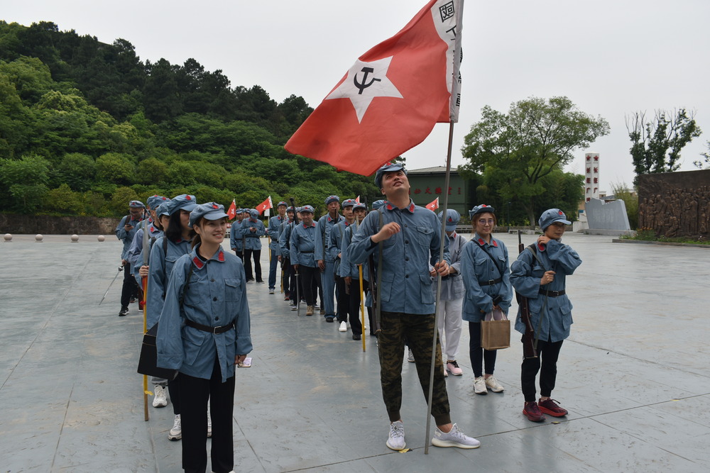 无锡春季团建动物乐园，传递团队爱心.jpg