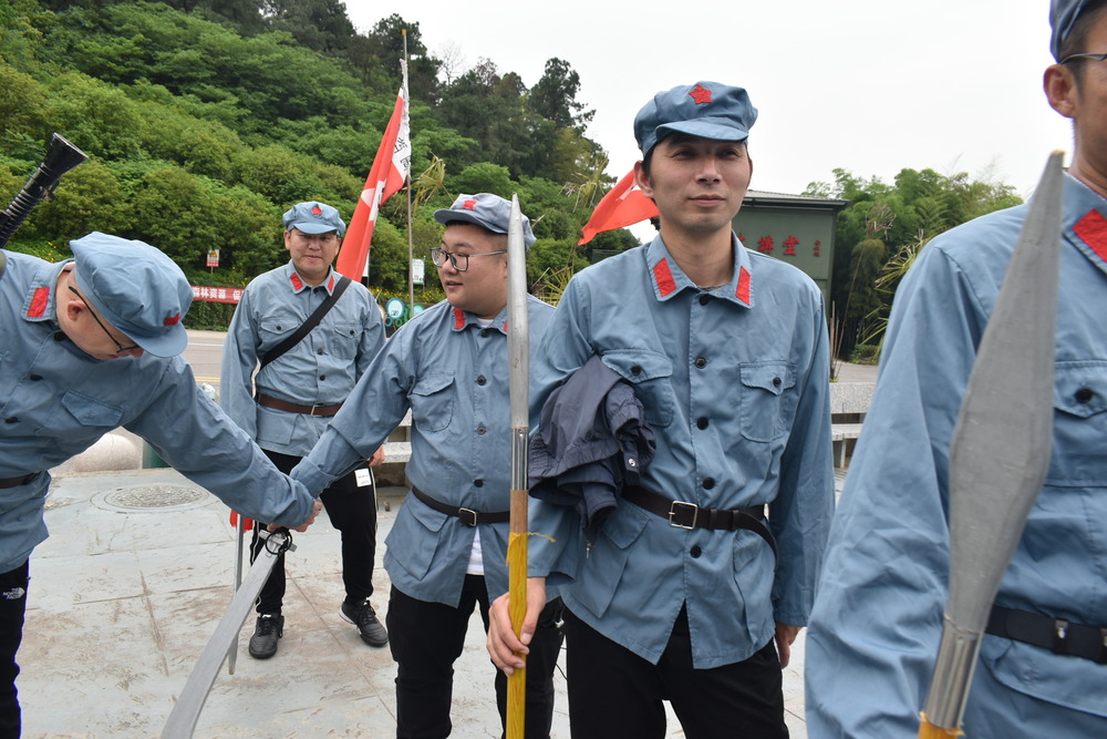 无锡春季团建森林地带，呼吸团队清新.jpg