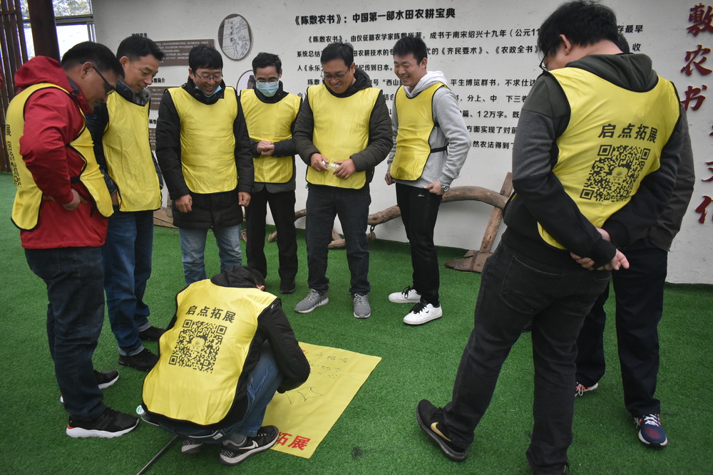 探索学生军训，激发学生内在潜能.jpg