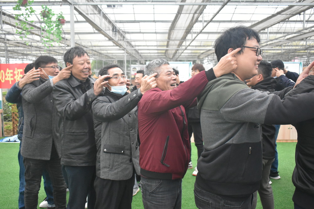 军事拓展：点燃青春激情，成就热血人生.jpg
