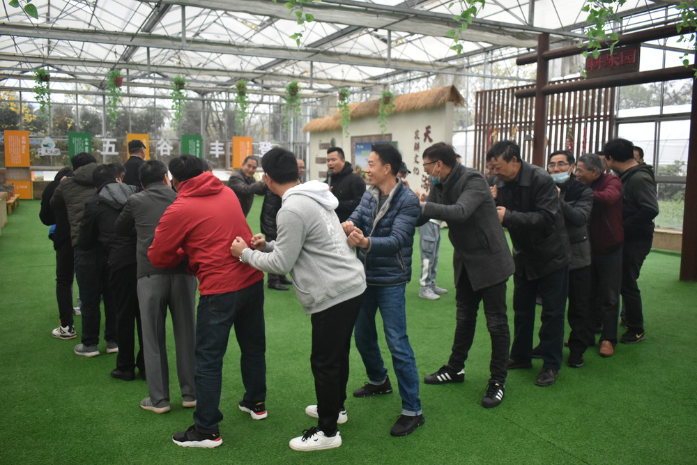踏上军事拓展之旅：锤炼意志，收获成长.jpg