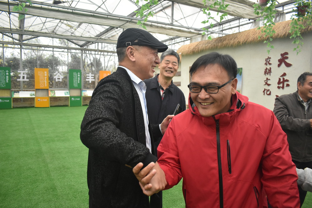 军事拓展：突破极限，激发无限潜能.jpg