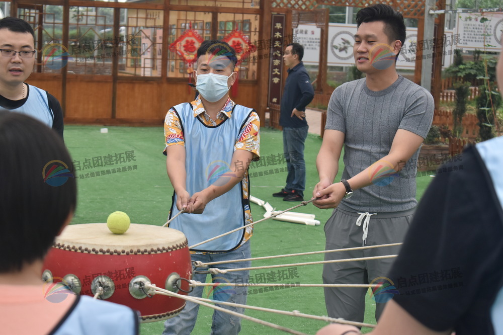 专业拓展团建服务 - 打造紧密团队，促进员工凝聚力