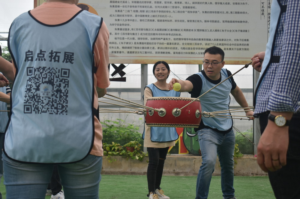 员工团建拼搏，书写企业华章