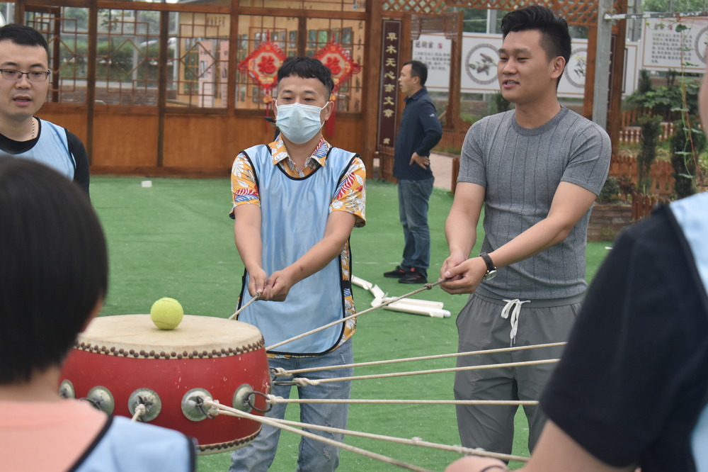 员工团建协作，绘制发展蓝图